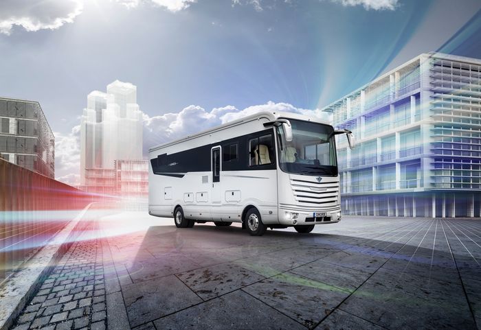 Concorde Liner, Motorhome dengan garasi muat mobil mungil