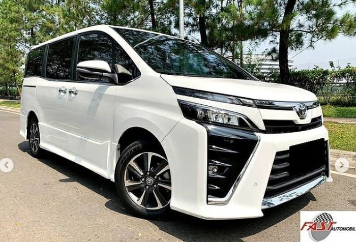 Toyota Voxy 2019