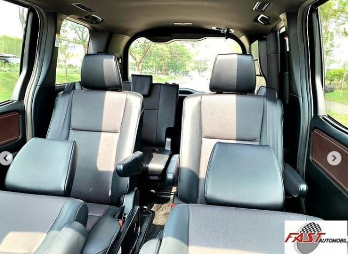 Kursi captain Seat di Toyota Voxy