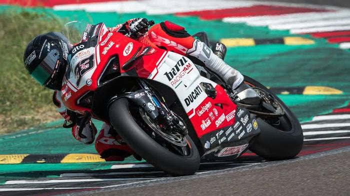 Marco Melandri bersama Ducati Panigale V4 R 