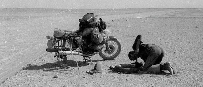 Elspeth Beard harus melakukan semuanya sendiri, termasuk bersiap jika motornya mengalami masalah