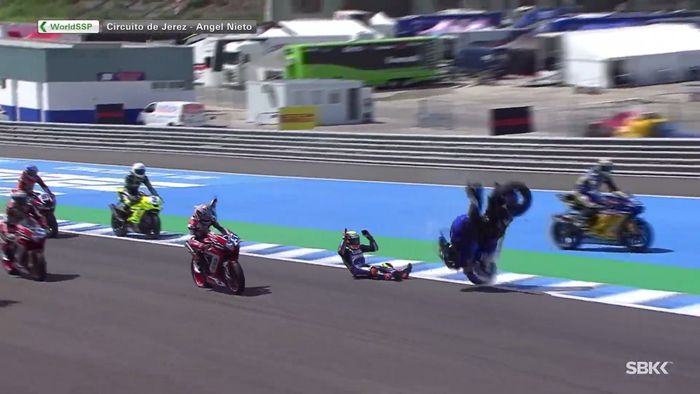 Insiden warm-up lap Race 2 WorldSSP Spanyol 2020