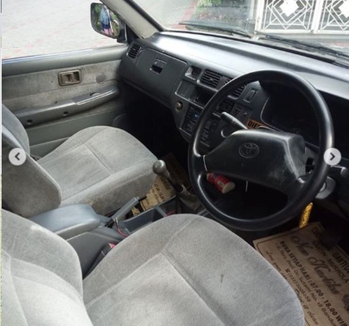 Interior Toyota Kijang LGX Diesel