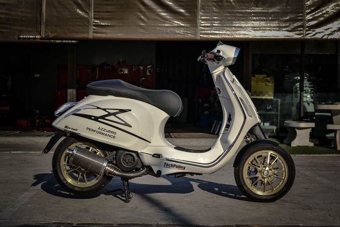 Vespa Sprint dengan tampang elegan