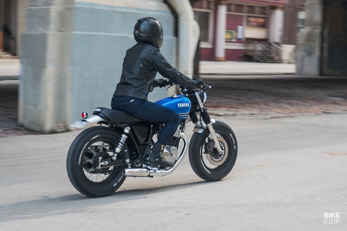 Yamaha SR400 brat style yang menarik