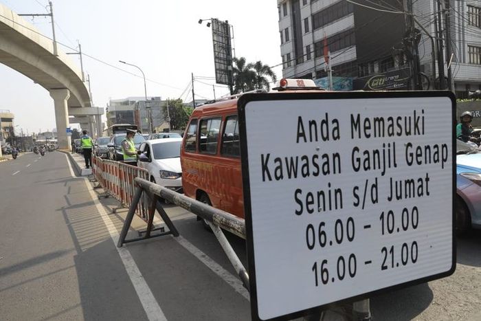 Kebijakan ganjil genap di DKI Jakarta belum diberlakukan.