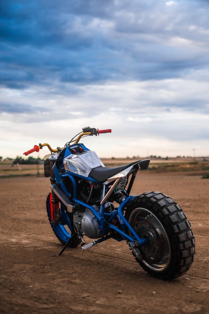 Street tracker sangar yang menarik