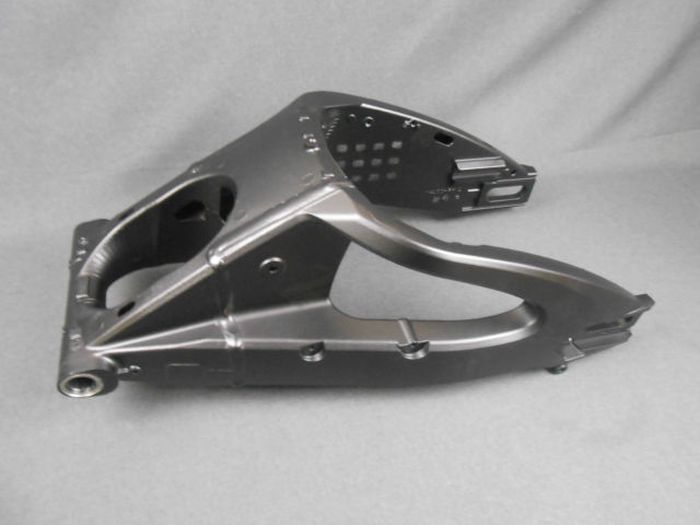 Ilustrasi swing arm Suzuki GSXR 600