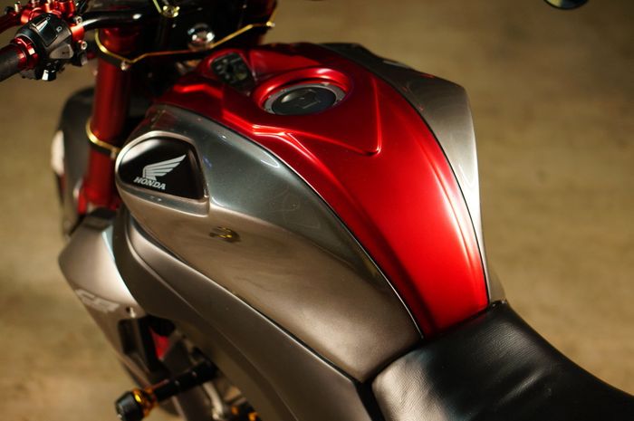 Fokus di penggunaan bodykit agar Honda CB150R Streetfire ini makin keluar aura neo retronya.