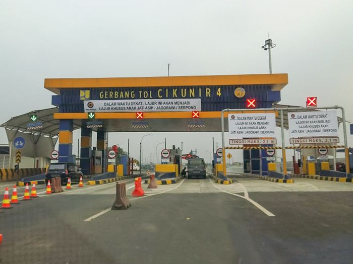 situasi di Gerbang Tol Cikunir  4