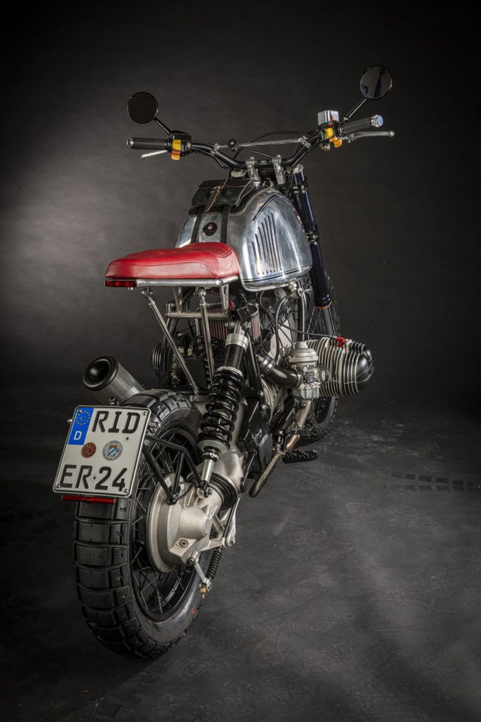 suspensi belakang pakai Wilbers dan subrame kustomnya dari stainless steel