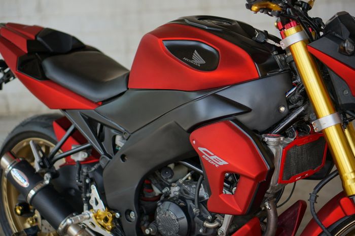 Tampak samping bodykit custom Honda CB150R Streetfire