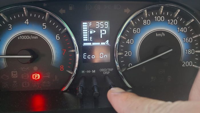 Fitur Eco Indicator Toyota Rush dalam posisi mati atau Eco On