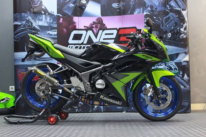 Pelek Ninja 150RR ini pakai pelek forged dari MOS Taiwan.