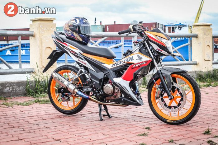 Tampang Honda Sonic 150R ini jadi sporty banget