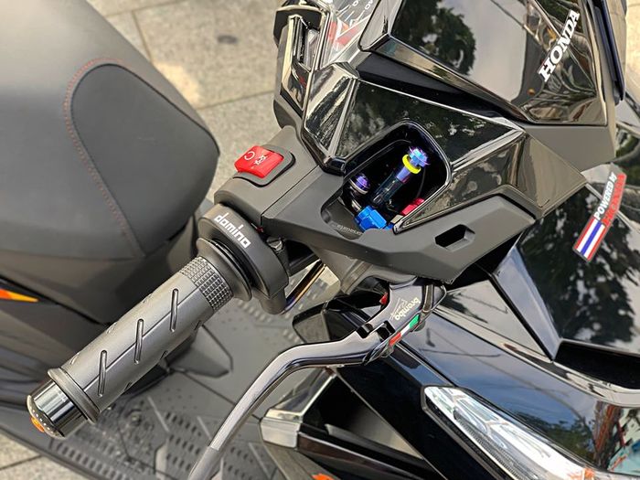 Dipasang master rem Brembo dan gas spontan Domino