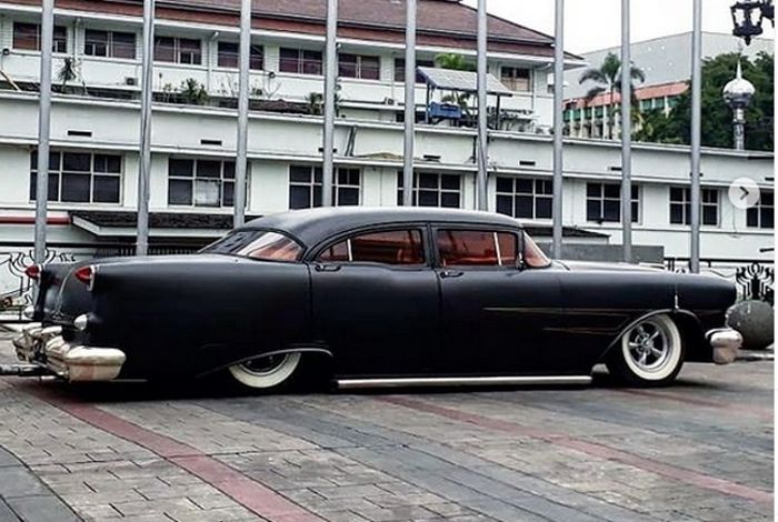 Oldsmobile Super 88 bergaya hotrod Jerinx