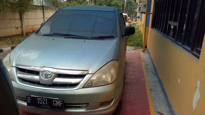 Toyota Kijang Innova 2.0 G-AT tahun 2005 yang dilelang Ditjen Pajak.