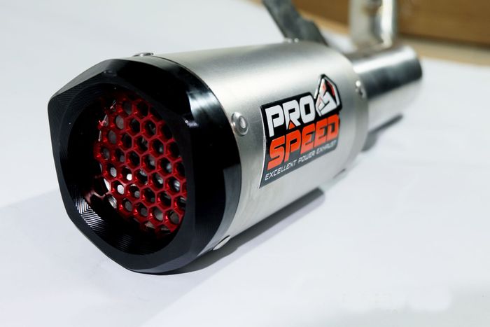 Di ujung silencer ProSpeed, dilengkapi dengan jaring seperti knalpot MotoGP