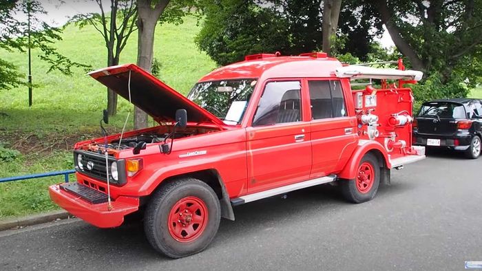 Toyota Land Cruiser dimotif jadi mobil pemadam kebakaran