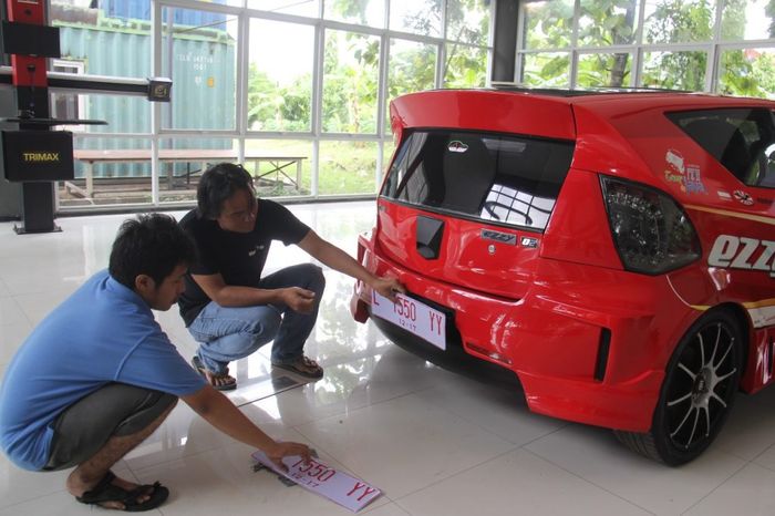 Mobil listrik buatan ITS Surabaya
