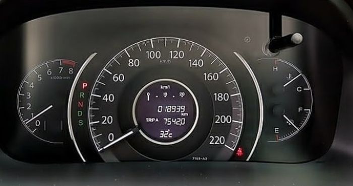 Honda CRV 2.4 Prestige 2015 odometer 18 ribu km