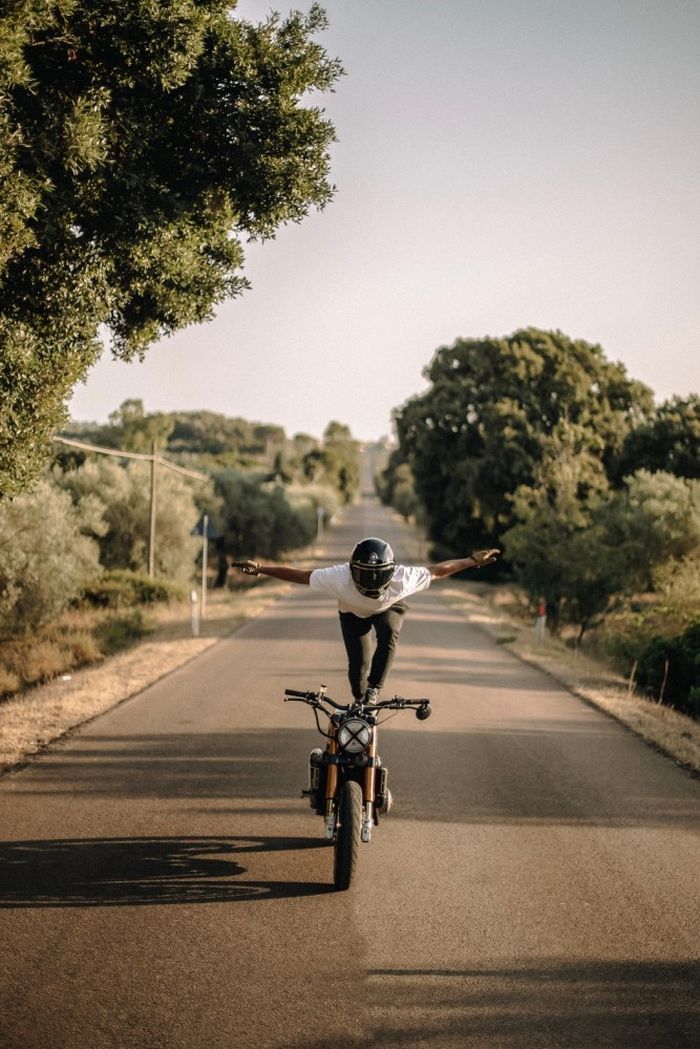 Nicola saat beraksi bersama motornya