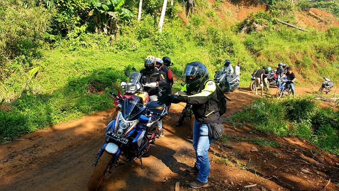650 KLAN Indonesia melewati track sulit di Bukit Cigobang