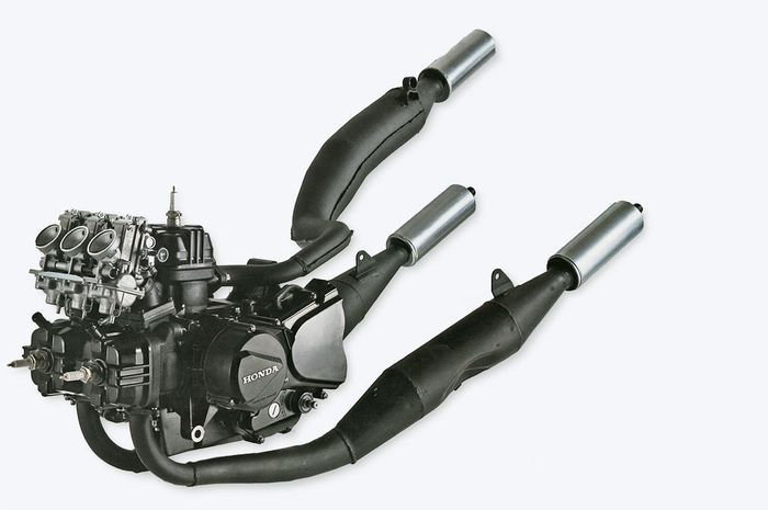 Tampilan mesin V tiga silinder punya Honda MVX250F.