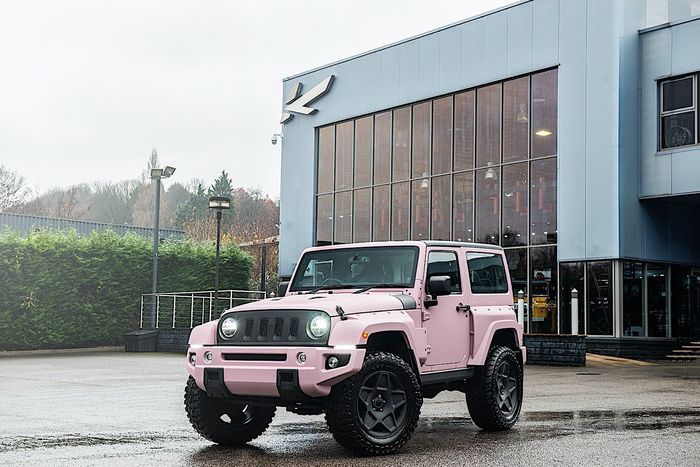 Jeep Wrangler pink, garapan Kahn dan Chelsea Truck