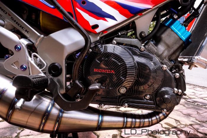 Blok mesin dilapis karbon