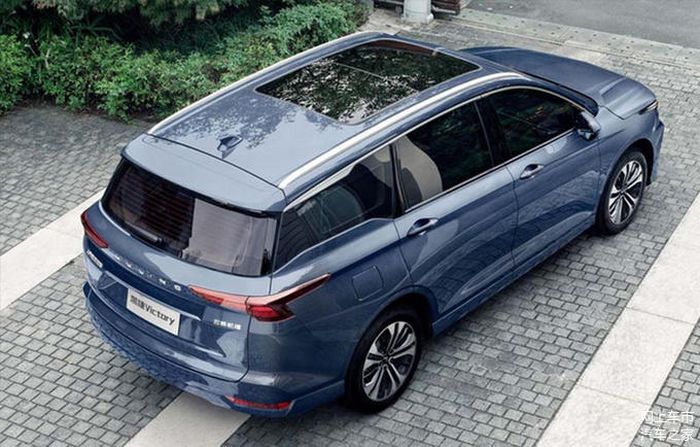 Wuling Victory dilengkapi dengan panoramic sunroof