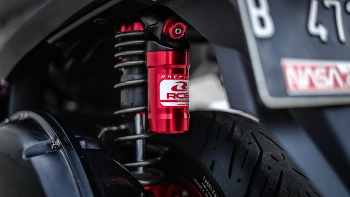 Shock RCB dipilih sebagai unit peredam kejut belakang.