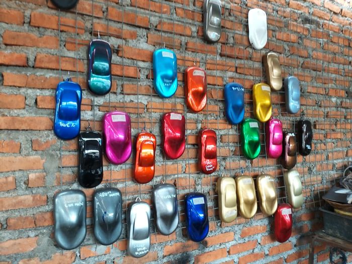 Customer bisa pilih warna di Surya Painting