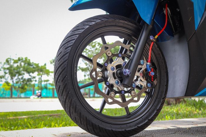 Kaki-kaki Honda Vario 150 ini mewah 