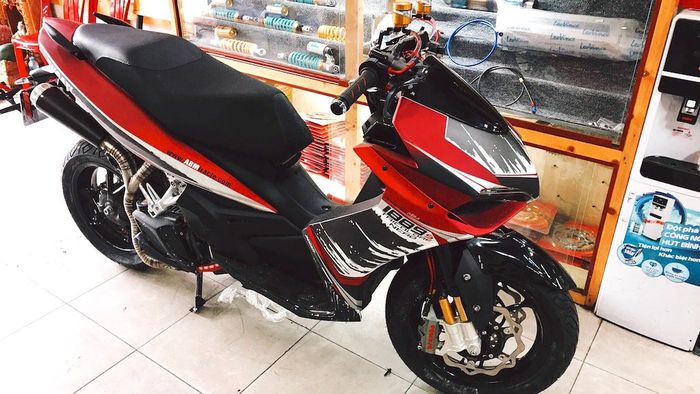 Wajah dan buntut Yamaha Nouvo ini pakai punya Ducati 1199 Panigale asli