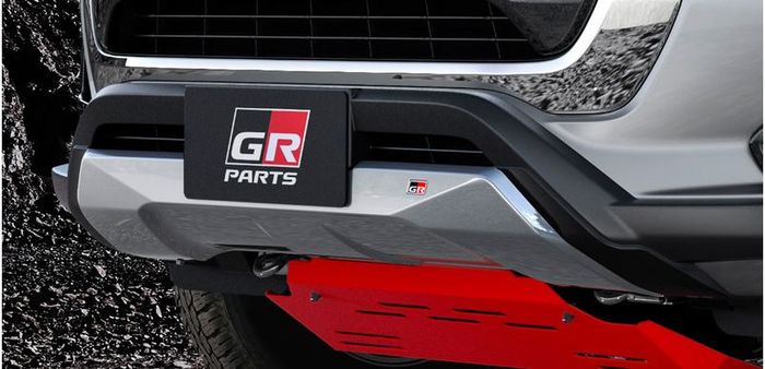 Bumper baru dengan desain yang lebih gagah plus skid plate