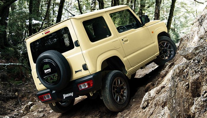 penampakan buritan Suzuki Jimny versi murah alias kei car