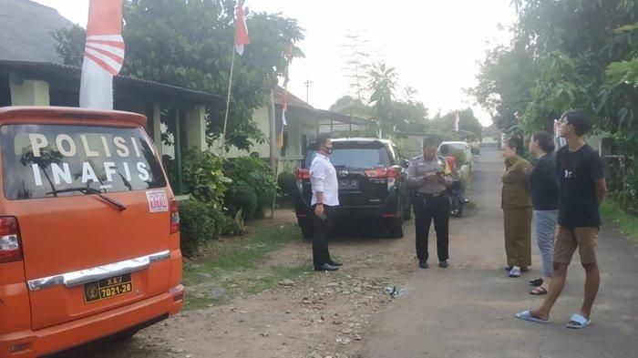Tim INAFIS Polresta Bandar Lampung olah TKP kasus maling modus pecah kaca bobol Mitsubishi Pajero Sport anggota polisi di Asrama TNI
