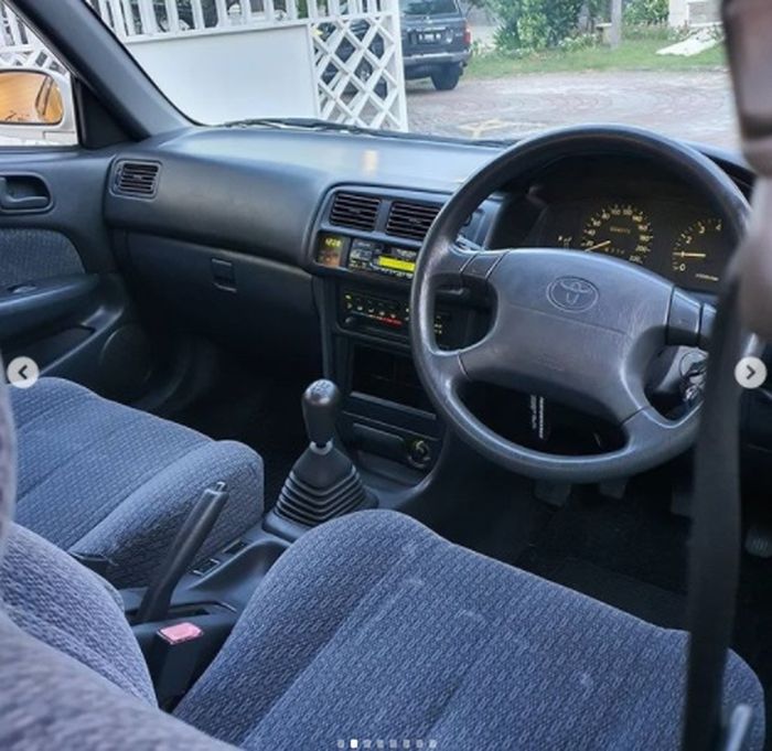 Interior Toyota New Corolla 1996