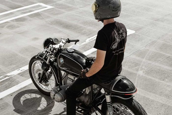 Kaki-kaki BMW R90/6 ini masih banyak yang standar