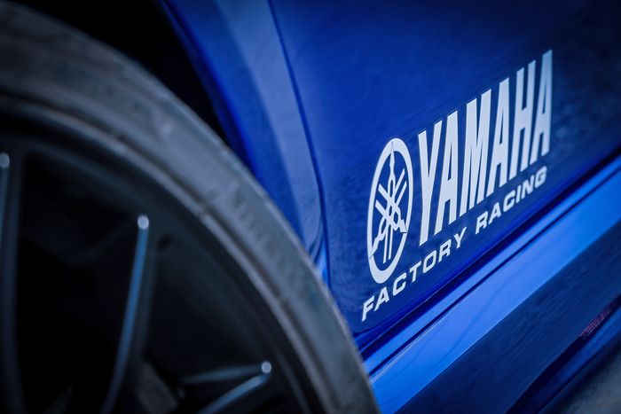 Tulisan Yamaha Factory Racing di New Abarth 595 Monster Energy Yamaha, sesuai dengan Abarth yang memang menjadi divisi racing Fiat