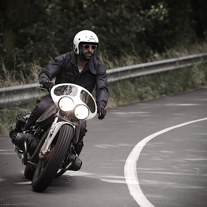 Cafe racer bertampang unik berbasis BMW R75/5