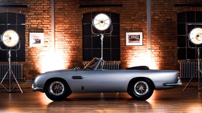 tampak samping Aston Martin DB5 Junior