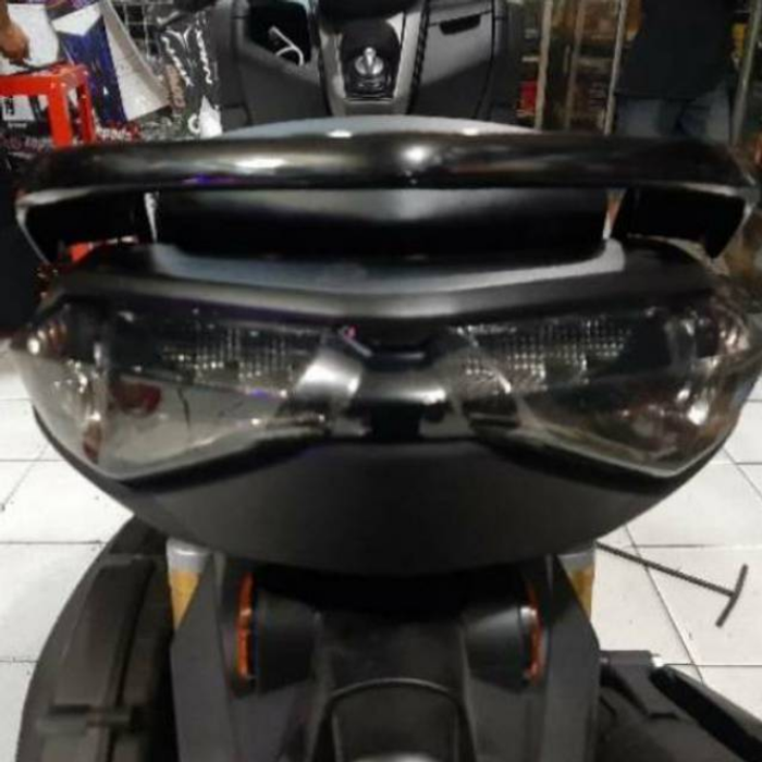 Mika smoke Nemo terpasang di stoplamp standar Yamaha All New NMAX