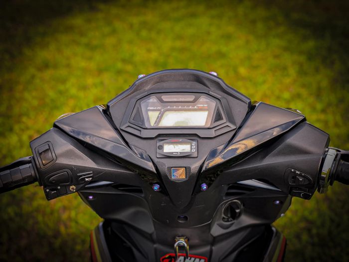 Speedometernya pakai punya Honda Sonic 150R
