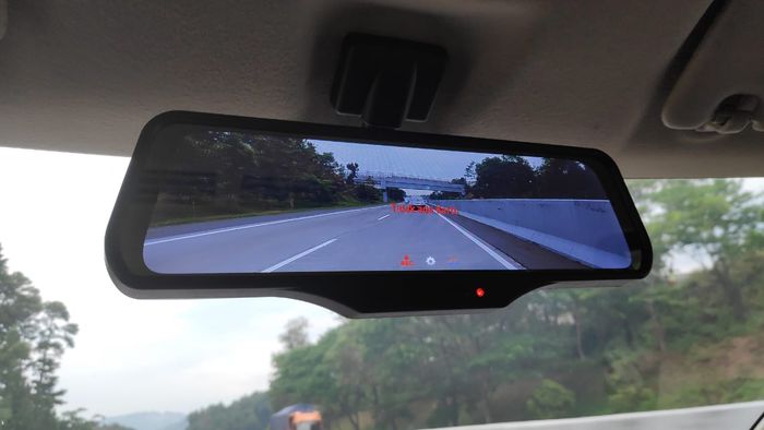 E-mirror atau spion dalam digital pada Suzuki XL7 Alpha