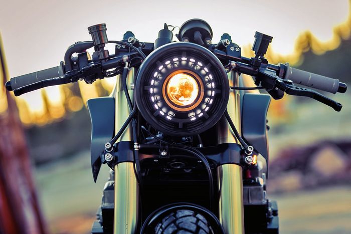 Headlamp LED memberikan kesan modern