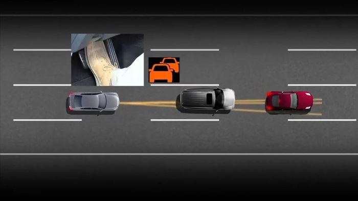 Ilustrasi cara kerja teknologi Intelligent Forward Collision Warning  di segmen Car Tech Update IOOF 2020.