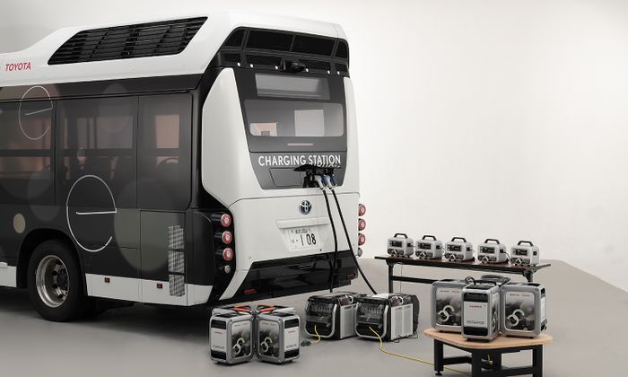 Toyota dan Honda memulai uji coba kendaraan pemasok listrik, Moving e